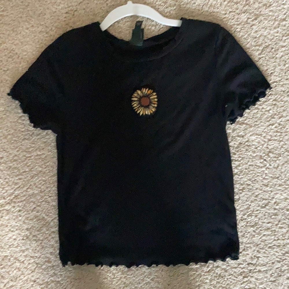 Black flower crop top